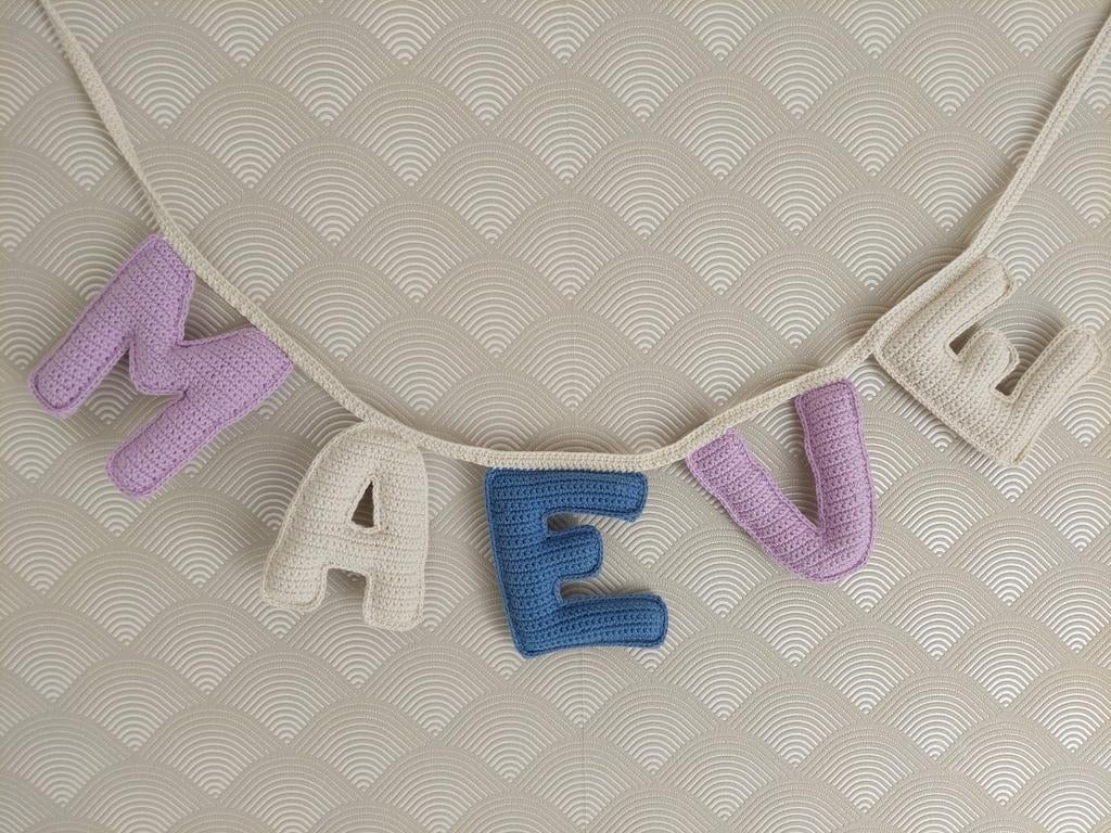 Gehaakte naamslinger voor baby- of kinderkamer | kraamcadeau, Ophalen of Verzenden, Nieuw, Wanddecoratie