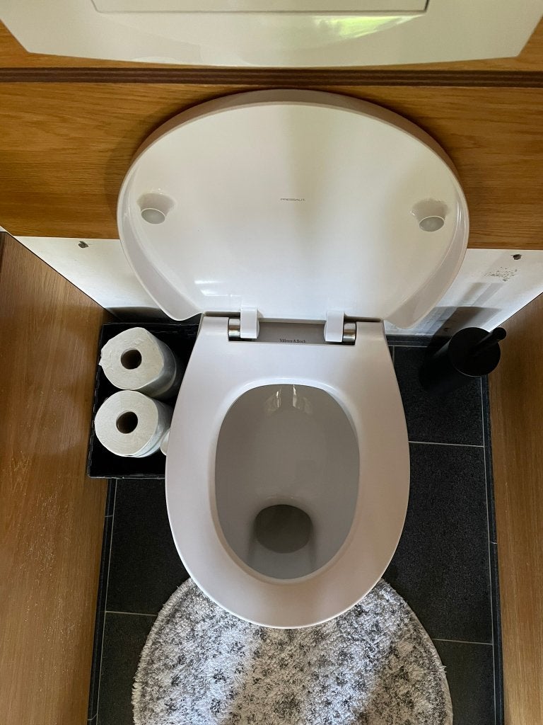 Hangtoilet Villeroy & Boch, Doe-het-zelf en Verbouw, Ophalen, Zo goed als nieuw, Steen, Toilet