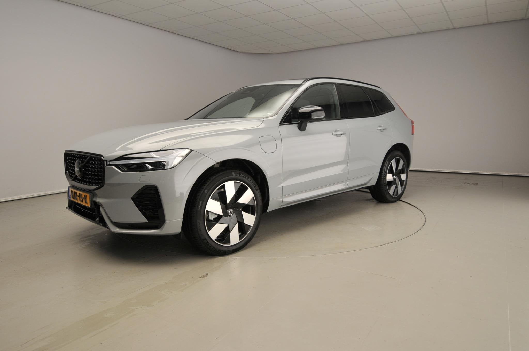 Volvo XC60 2.0 T6 Plug-in hybrid AWD Plus | Dark | Trekhaak