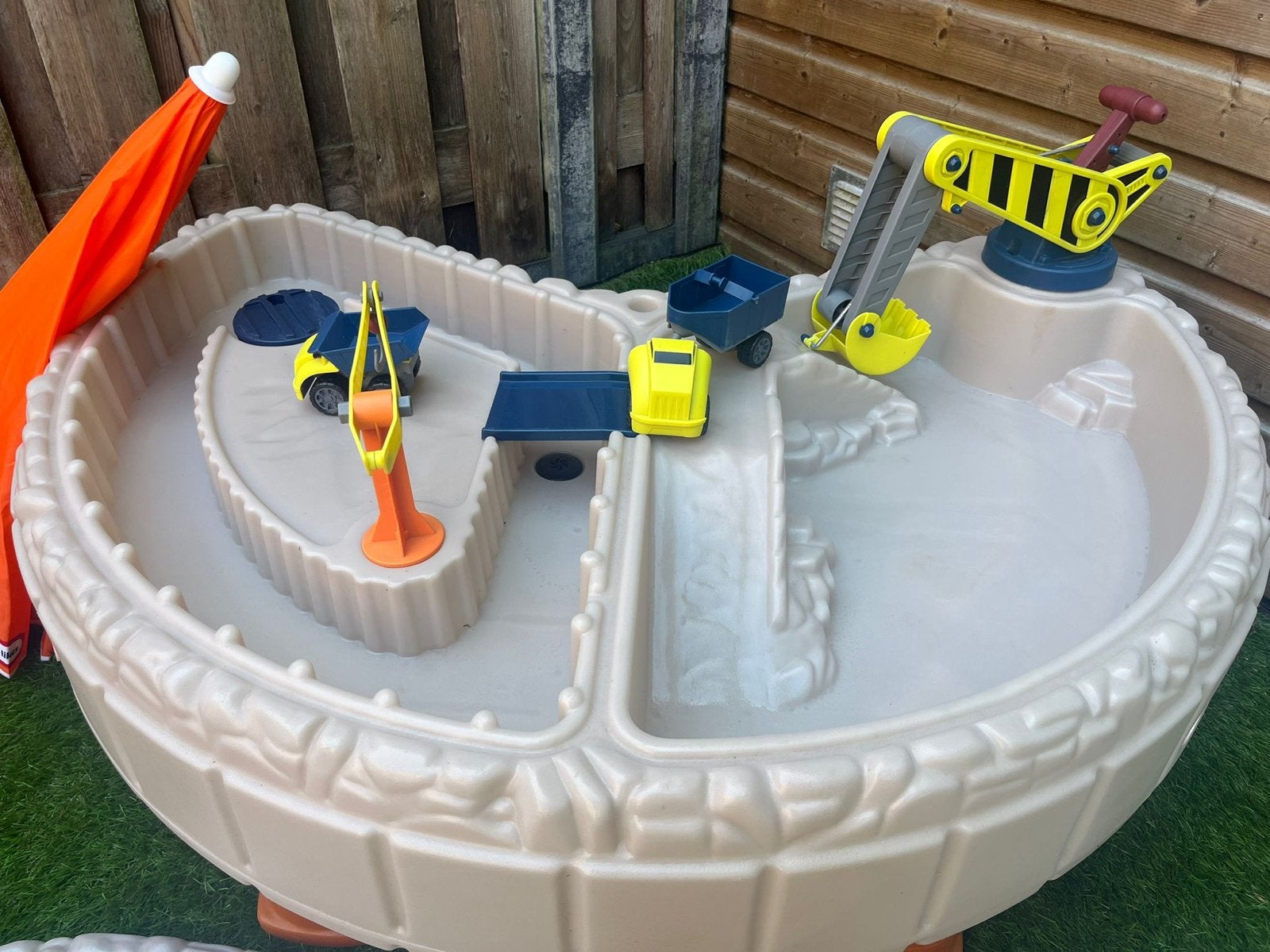 Little Tikes Bouwplaats Zand- en Watertafel met Parasol, Ophalen of Verzenden, Zo goed als nieuw
