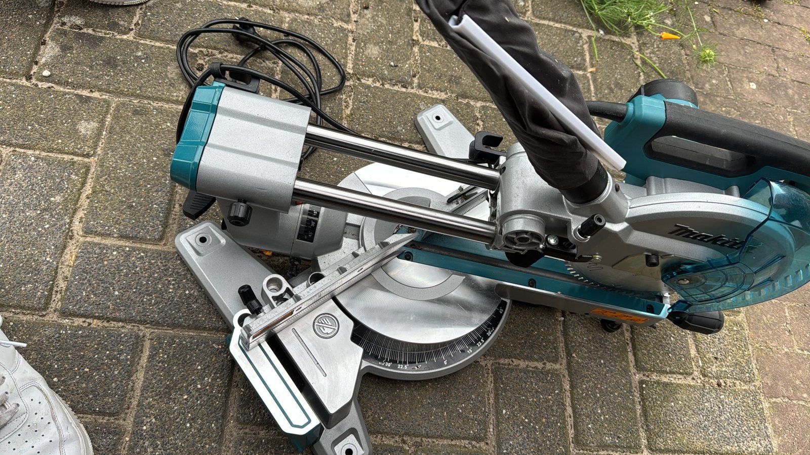 Makita afkortzaag LS0816F, Doe-het-zelf en Verbouw, Gereedschap | Zaagmachines, Ophalen, 70 mm of meer, Zo goed als nieuw, Afkortzaag