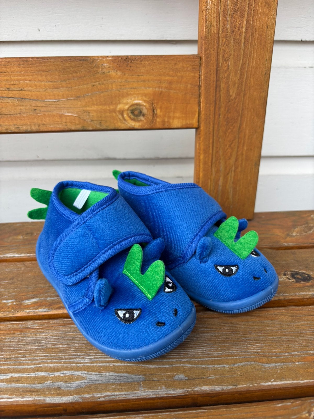 Dinosaurus schoenen / pantoffels maat 23 | NIEUW, Kinderen en Baby's, Kinderkleding | Schoenen en Sokken, Ophalen of Verzenden