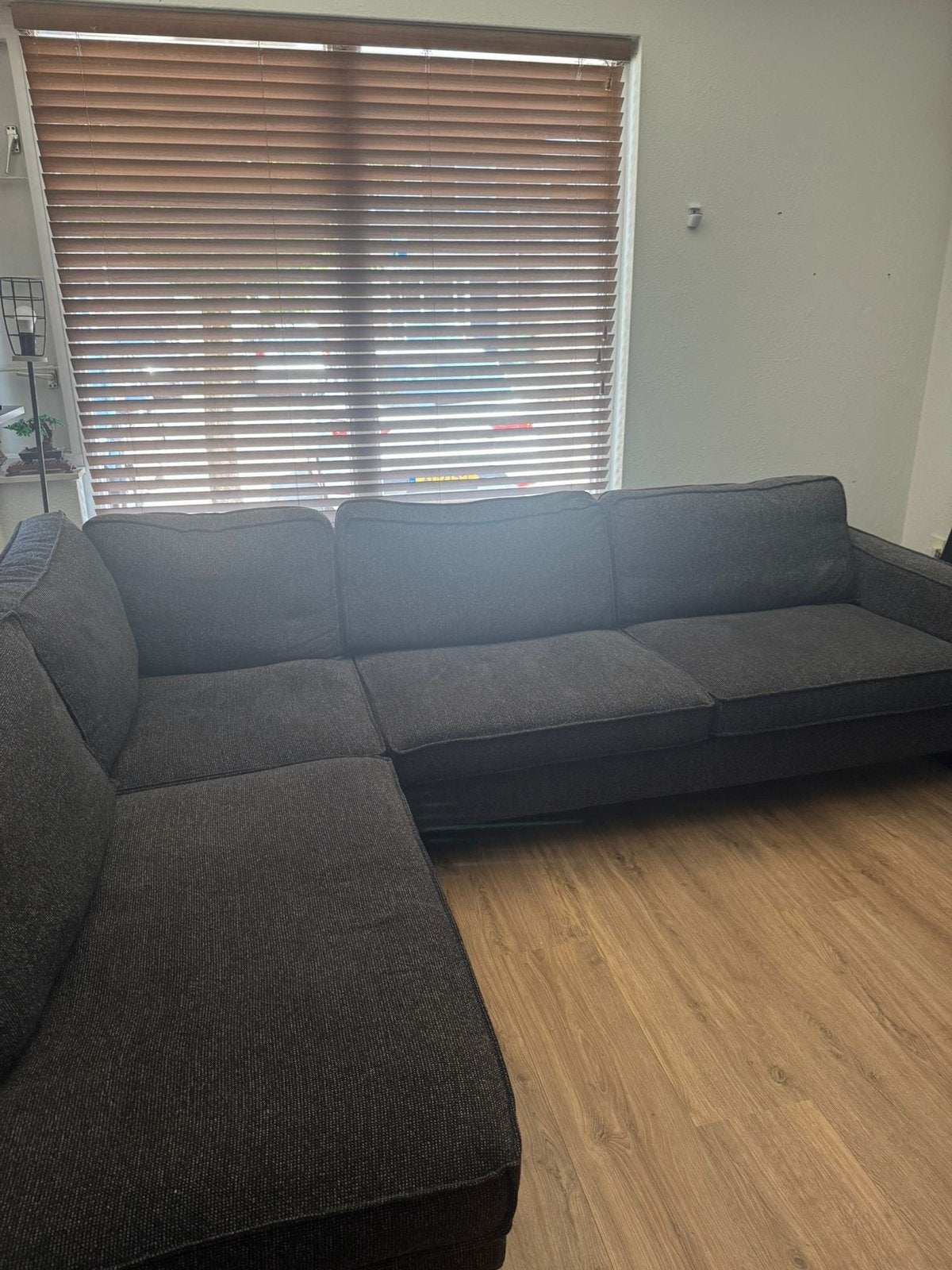 Comfortabele donkergrijze hoekbank, Huis en Inrichting, Banken | Bankstellen, Ophalen, 250 tot 300 cm, Gebruikt, Hoekbank