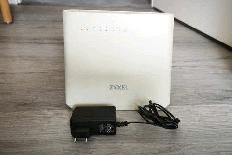 Zyxel VMG8825-T50 Router/Modem, Computers en Software, Routers en Modems, Zo goed als nieuw, Router met modem, Ophalen of Verzenden