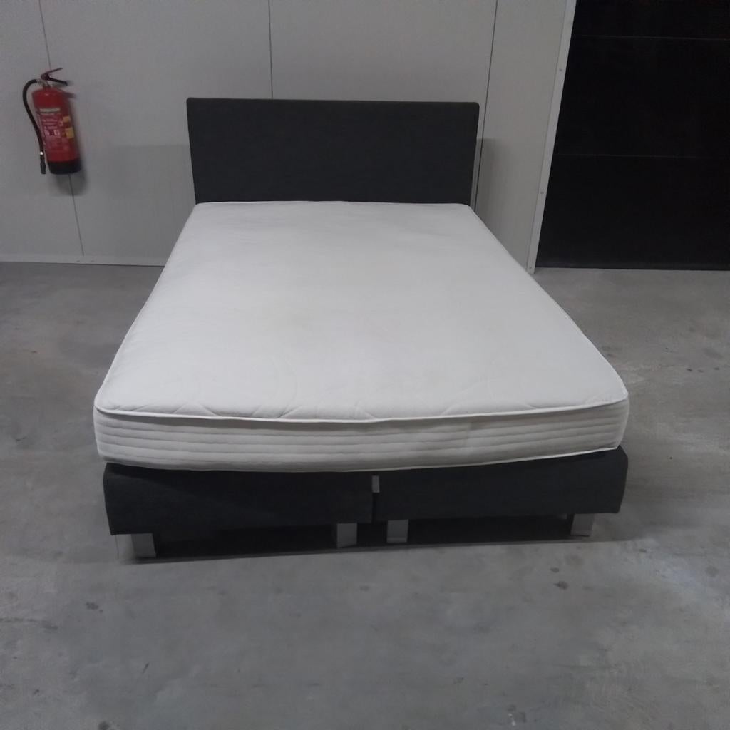 Boxspring 140 x 200 cm, MiaDormio, Zo goed als nieuw, Twijfelaar, Nb