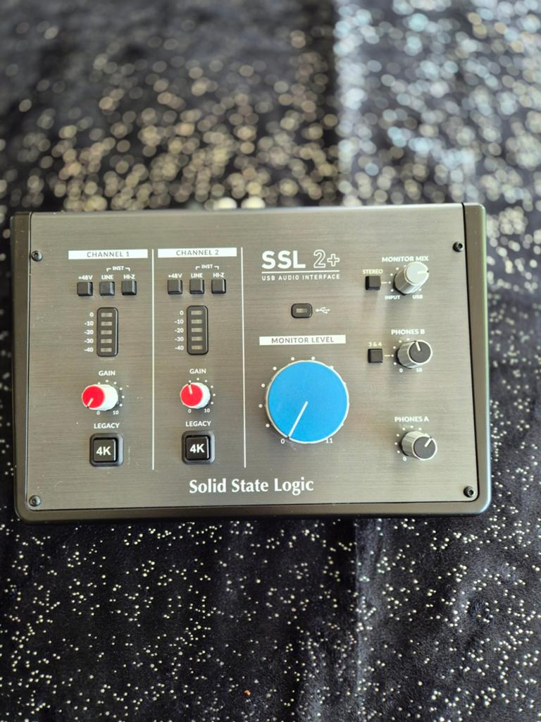 Solid State Logic SSL 2+ USB Audio Interface, Muziek en Instrumenten, Mengpanelen, Zo goed als nieuw, Minder dan 5 kanalen, Microfooningang
