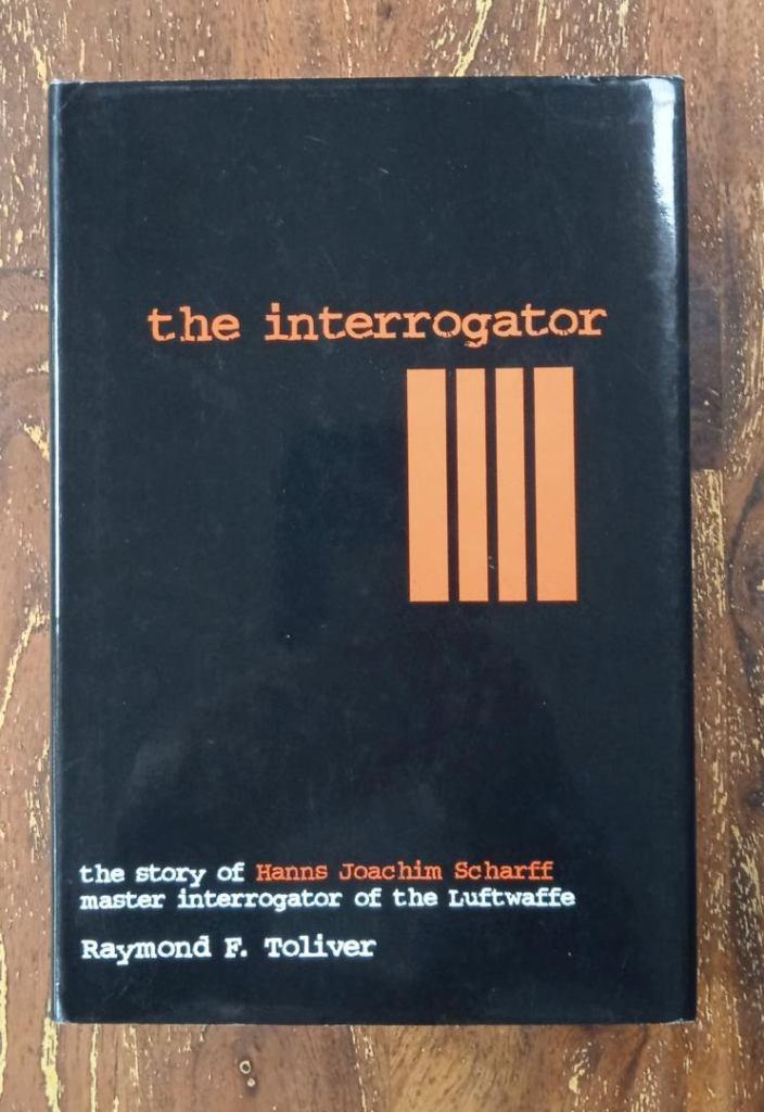 The Interrogator, Boeken, Overige Boeken, Zo goed als nieuw, Ophalen of Verzenden