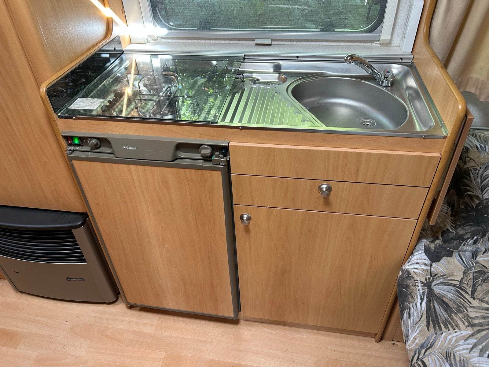 Beyerland 460-TK Caravan met stapelbed en voortent, Overige typen, Treinzit, Particulier, 4 tot 5 meter
