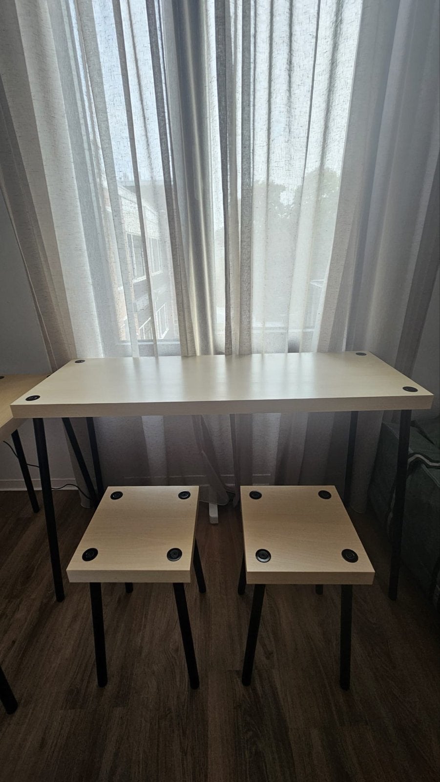 IKEA Linnmon / Adils bureau met 2 krukjes / Table and Stools, Ophalen, Spaanplaat of MDF, Zo goed als nieuw, IKEA
