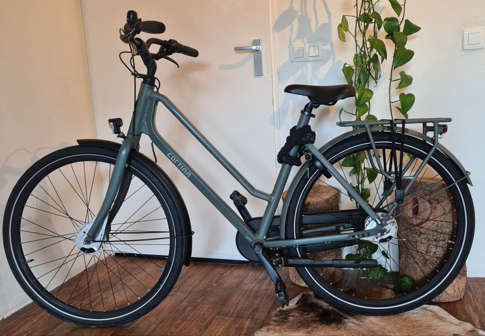 Sportieve CORTINA type FOSS Damesfiets || Nexus 7-speed, 53 tot 56 cm, Zo goed als nieuw, Trommelrem, Ophalen