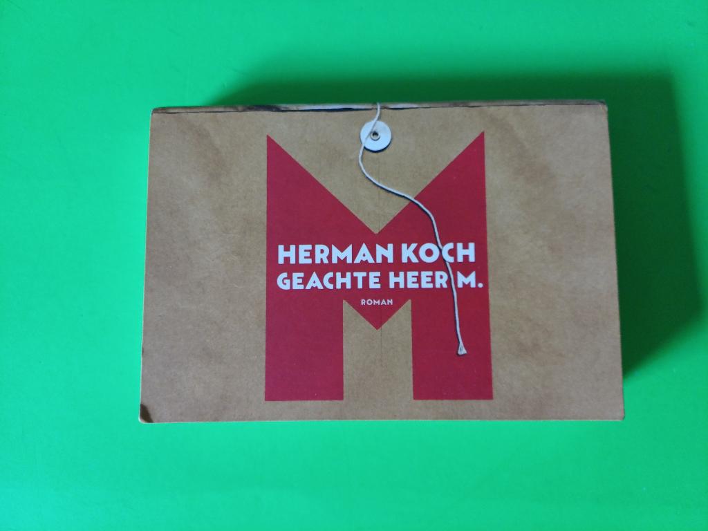 Boekje Dwarsligger nr 300- Herman Koch - Geachte Heer M., Ophalen of Verzenden, Gelezen