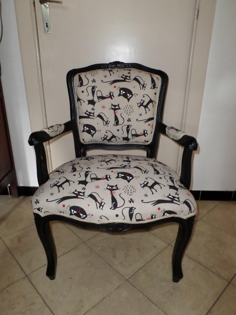 Schattig gerestyled fauteuiltje met poesjes, Huis en Inrichting, Fauteuils, Ophalen, Gebruikt, Minder dan 75 cm, Stof