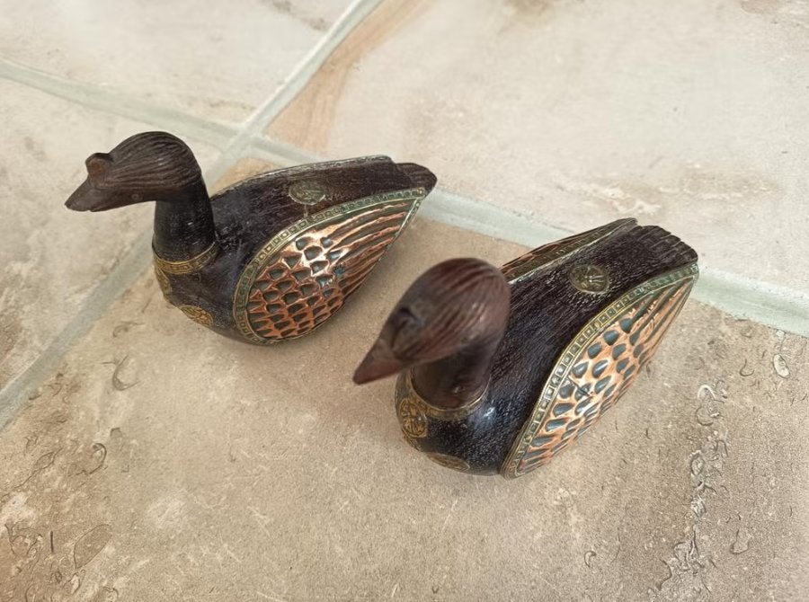 Decoratieve houten eenden met koperen accenten (set van 2), Antiek en Kunst, Ophalen of Verzenden