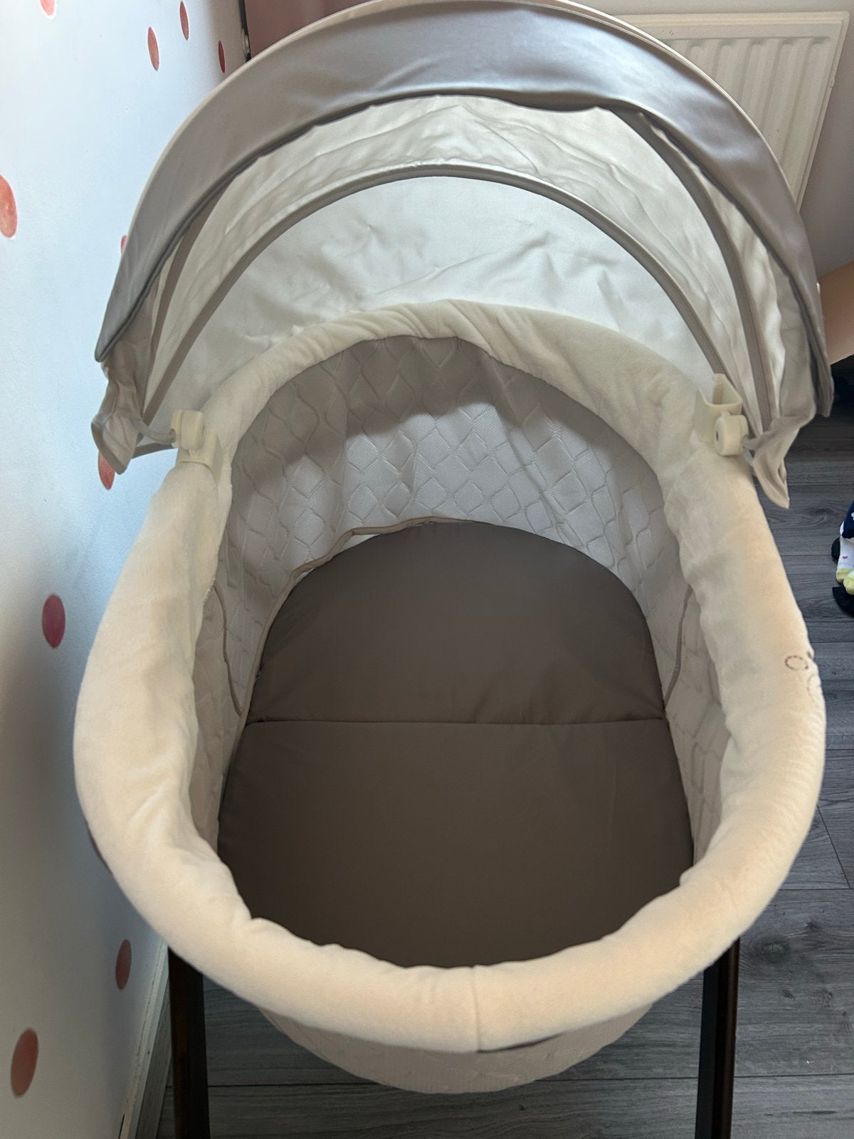 Luxe kinderwieg met houten standaard en matras, Ophalen, Zo goed als nieuw, Wieg
