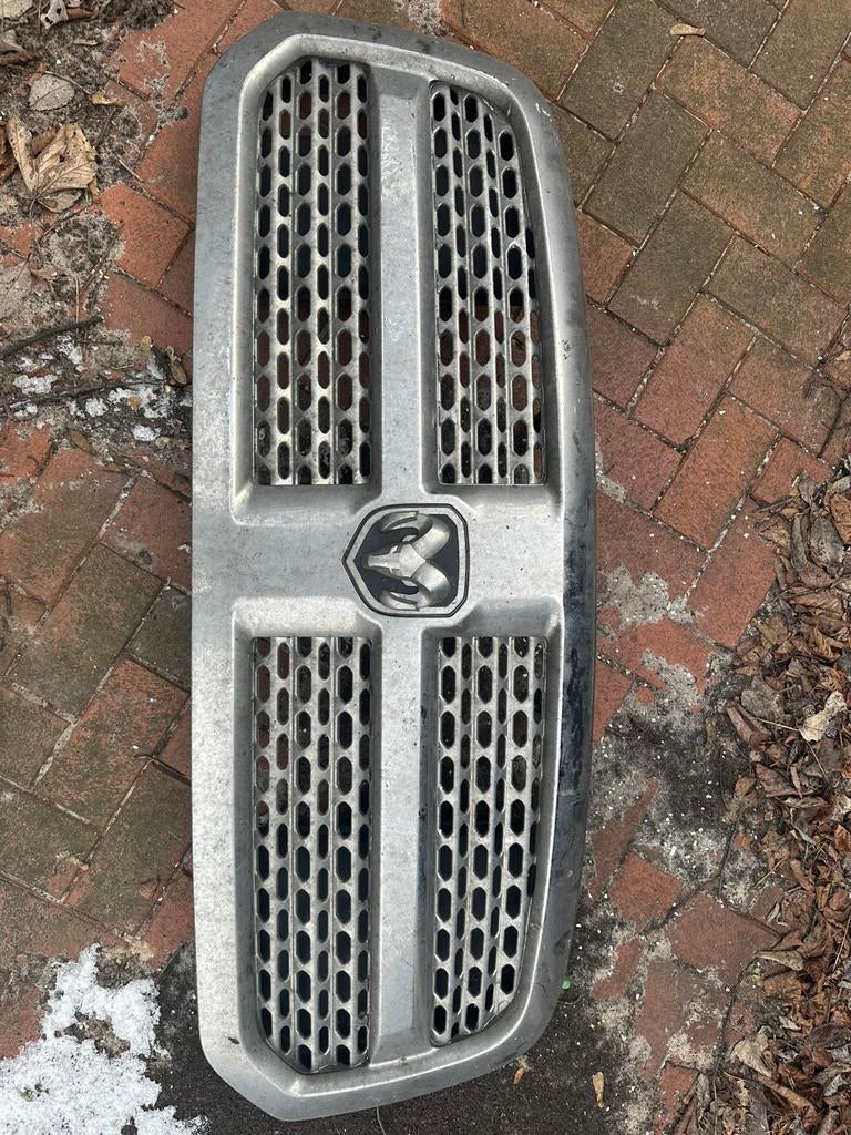 Dodge ram 1500 2010 tm 2018 grill, Ophalen of Verzenden, Voor, Dodge, Bumper