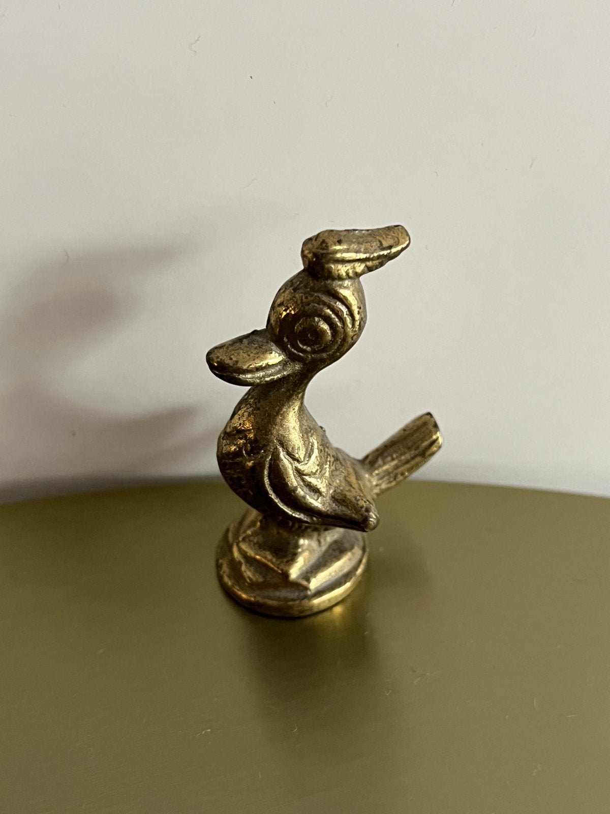 Koperen / messing beeldje gestileerde kuifvogel (vintage), Ophalen of Verzenden, Gebruikt, Dier