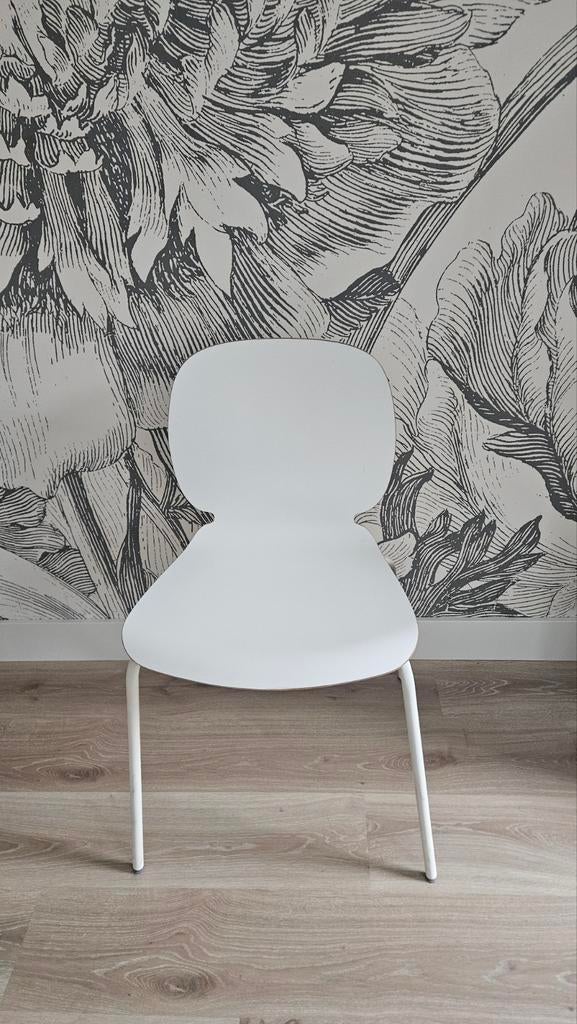 4 witte kunststof stoelen in goede staat - Meppel, Kunststof, Gebruikt, Wit, Ophalen of Verzenden