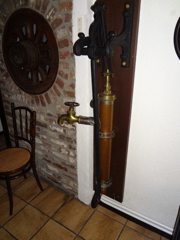 Antieke koperen waterpomp, Ophalen, Koper