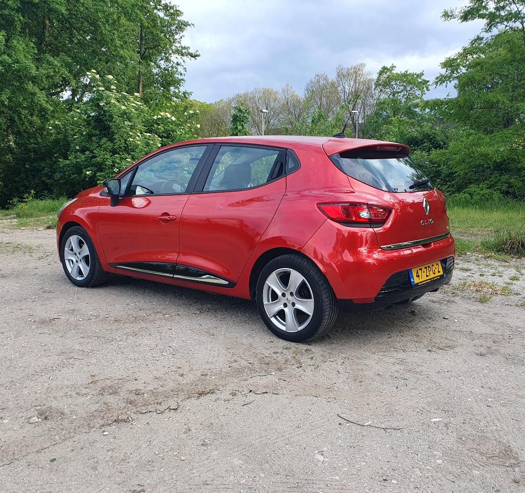 Renault Clio 0.9 TCE 66KW 5-DRS 2012 Rood, Voorwielaandrijving, Stof, 40 €/maand, Zwart