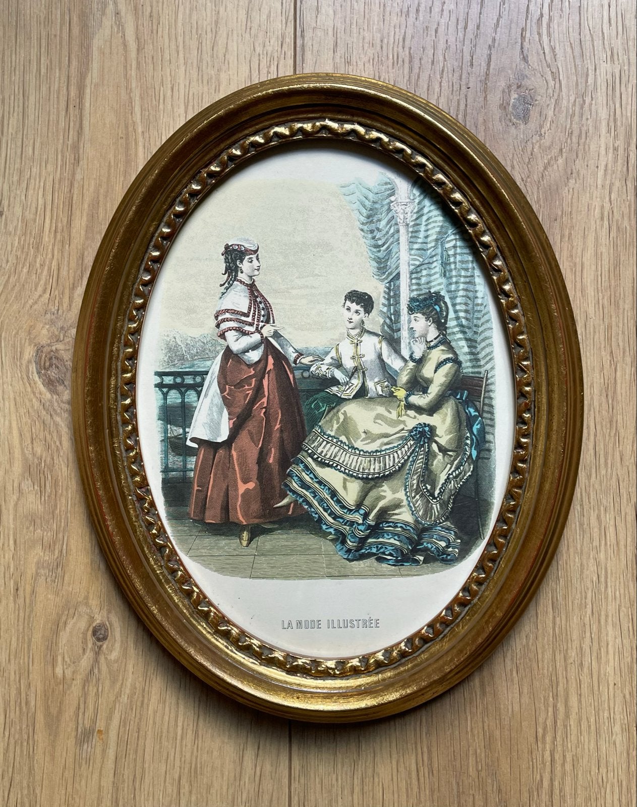 Vintage Franse Mode Illustratie in Ovale Lijst, Ophalen of Verzenden
