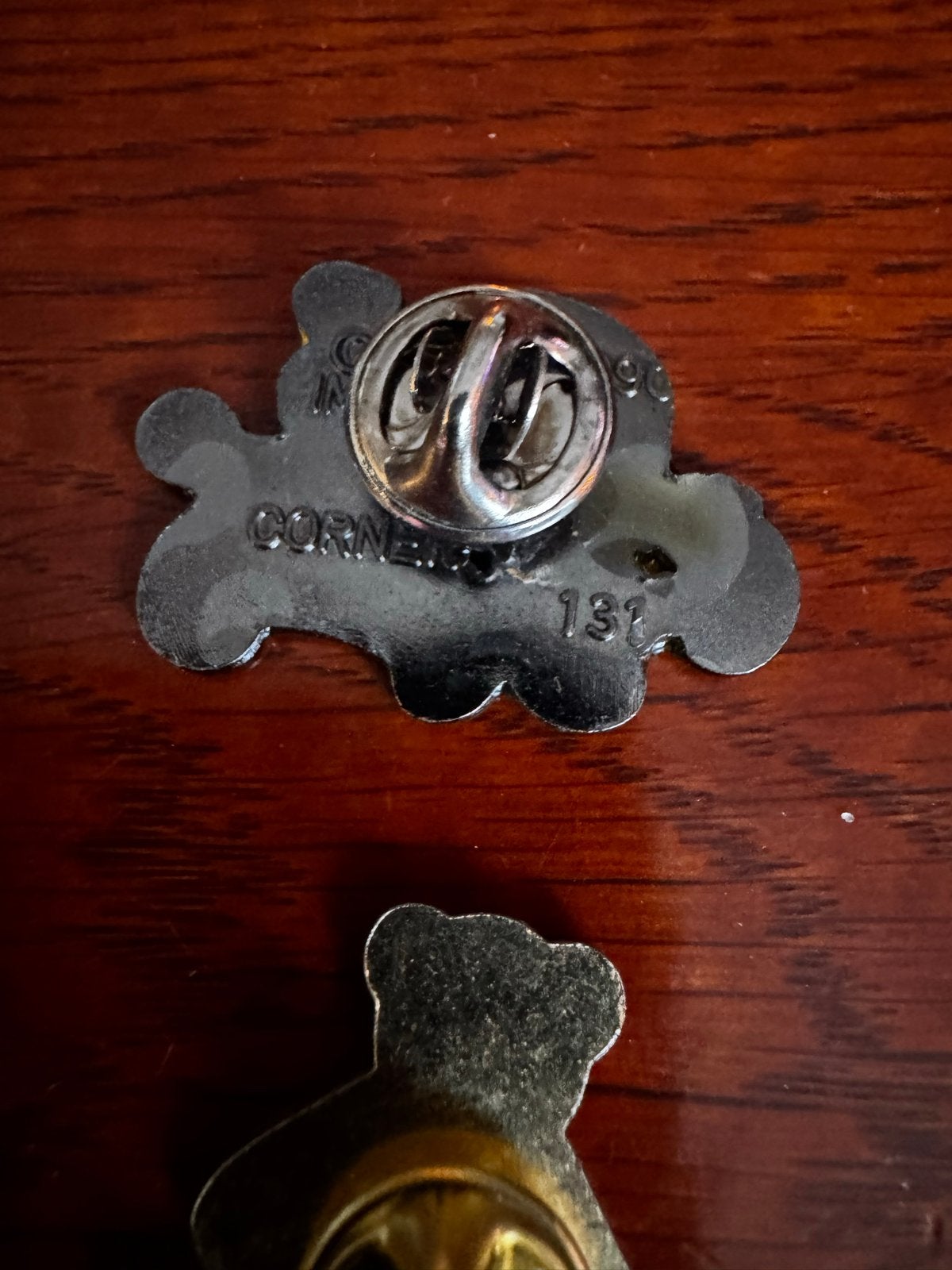 Vintage Pins: Smurf (1990) & Teddybeer (1980), Ophalen of Verzenden, Zo goed als nieuw, Figuurtje, Speldje of Pin