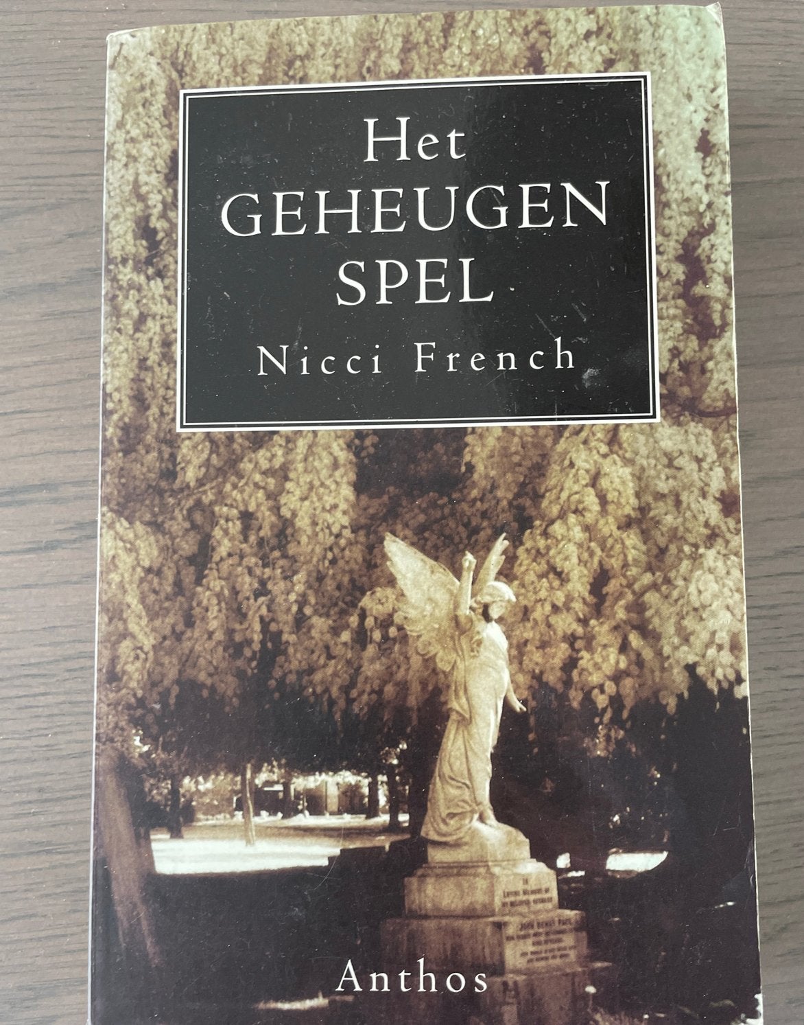 Het Geheugenspel - Nicci French (Thriller), Ophalen of Verzenden, Gelezen