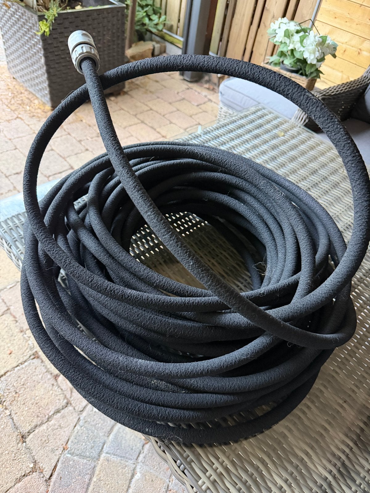 Nog nieuwe zwarte druppelslang met koppeling, Tuin en Terras, Tuinslangen, Ophalen, Nieuw, Tuinslang