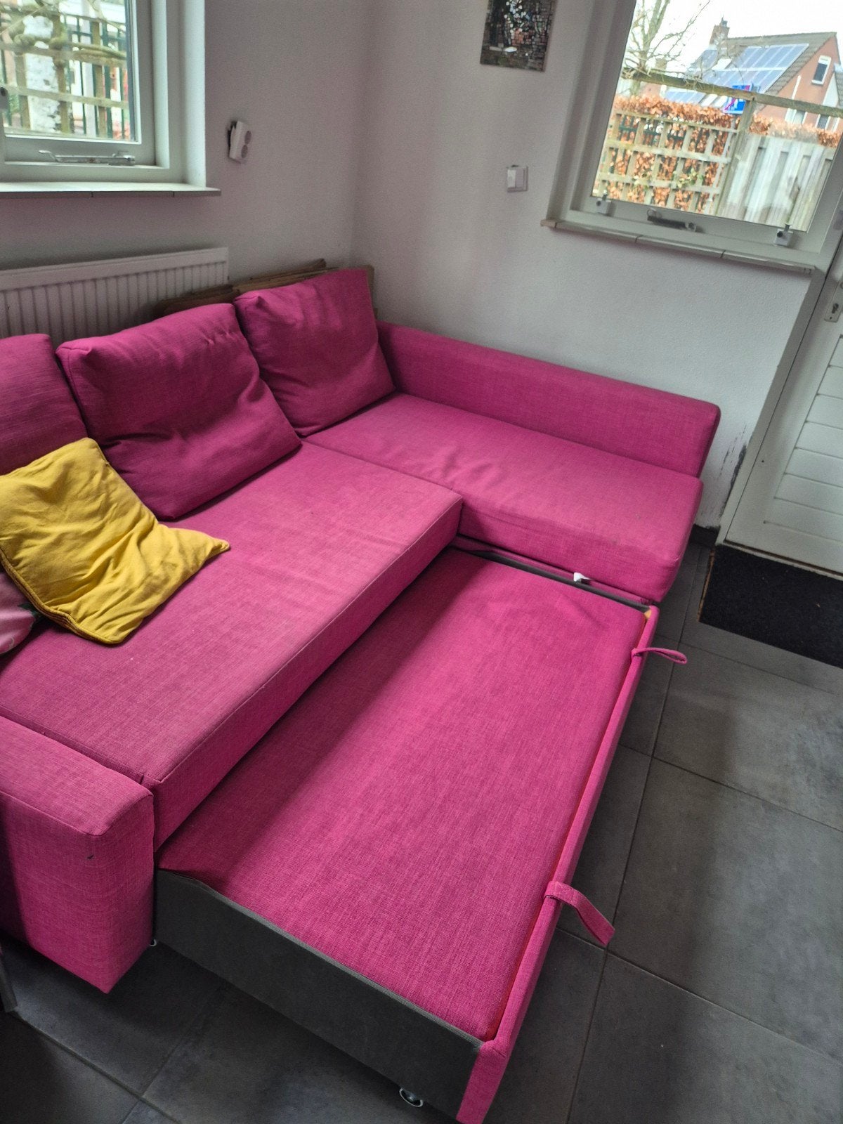 Roze slaapbank met opbergruimte, Ophalen