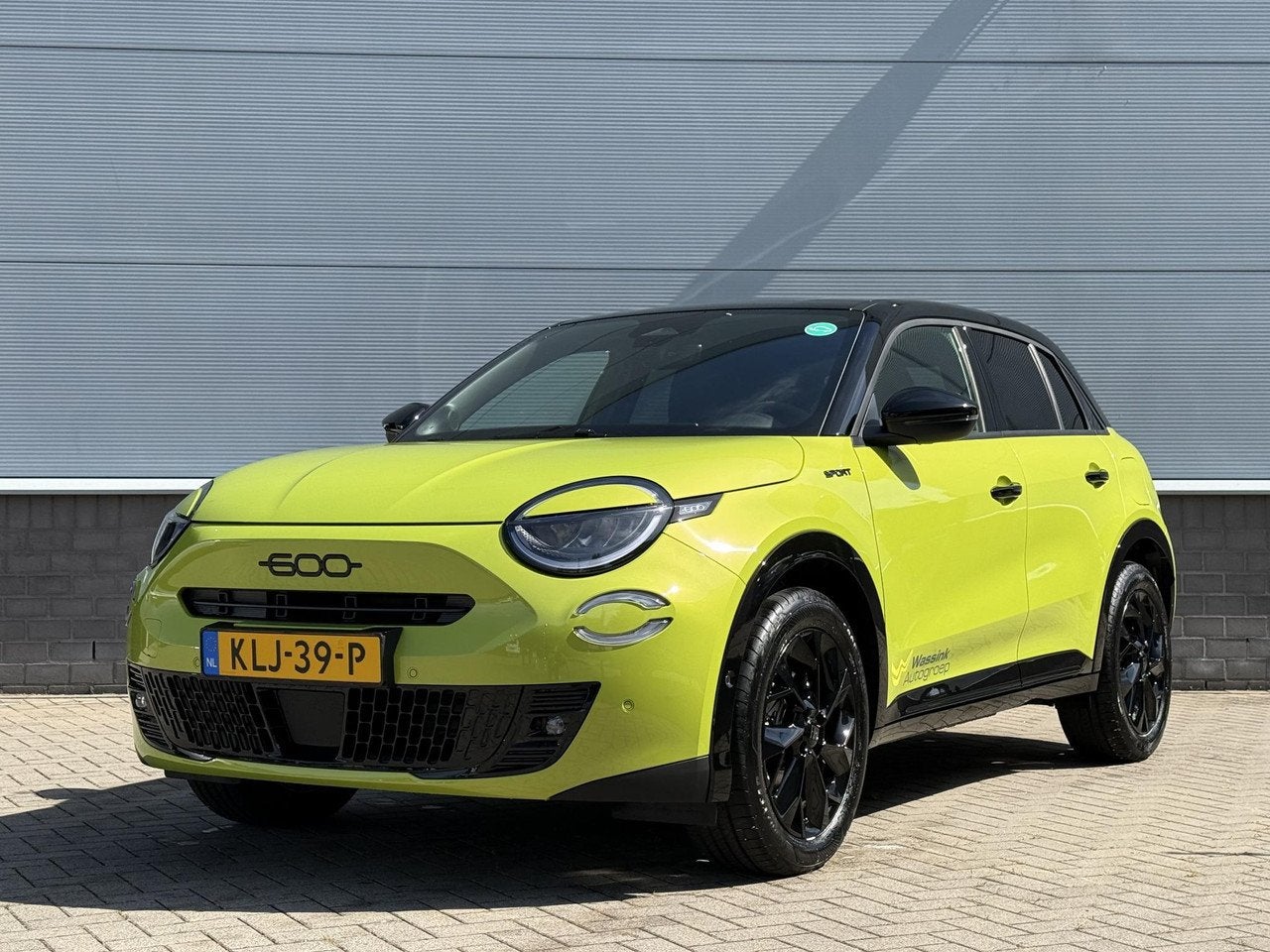 Fiat 600E La Prima 54 kWh (bj 2026, automaat), Auto's, Automaat, Gebruikt, 156 pk, Parkeersensor
