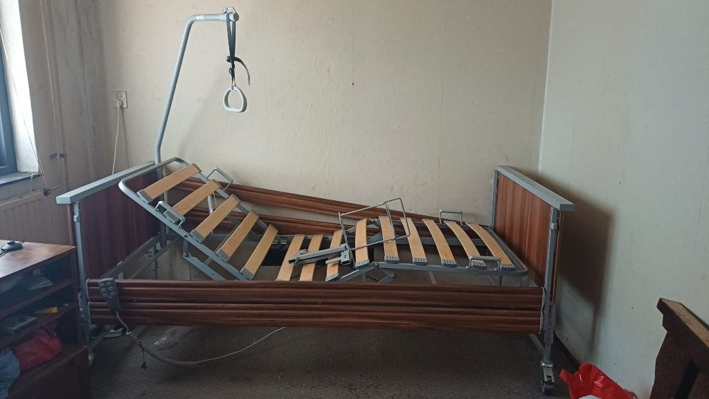 Zorgbed bock domiflex havana, Huis en Inrichting, Slaapkamer | Bedden, Ophalen, Zo goed als nieuw, Eenpersoons, Hout