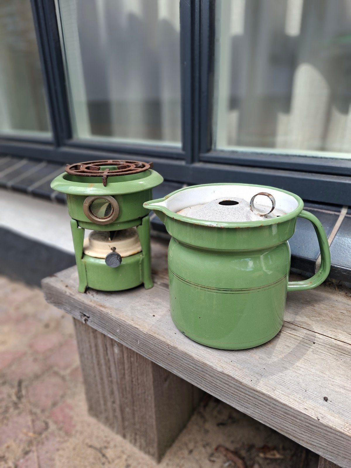 Brocant petroleumstel emaille melkkan, Ophalen