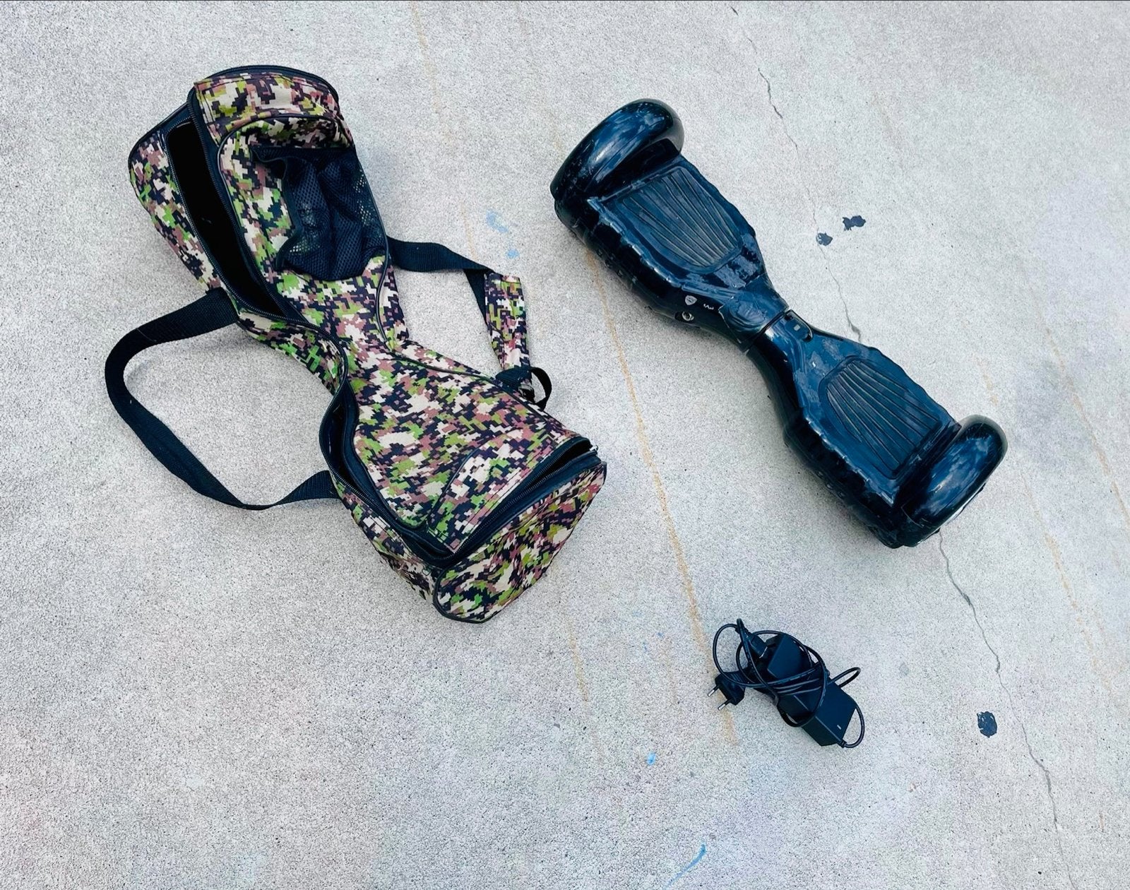 Zwarte Hoverboard met Camouflage Draagtas en Oplader, Ophalen of Verzenden, Gebruikt, Elektrische step (E-scooter)