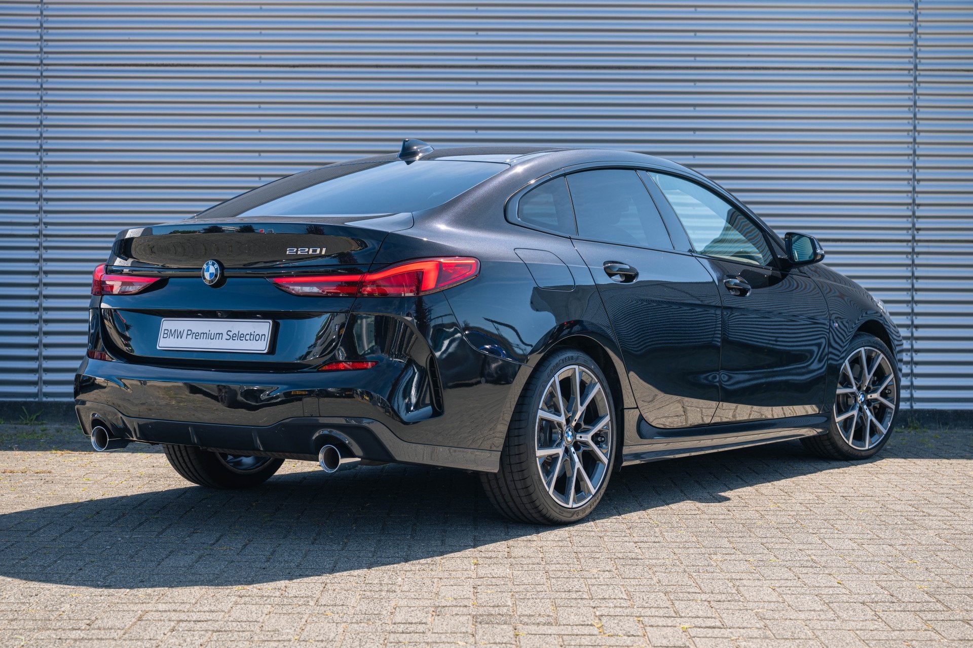 BMW 2 Serie Gran Coupé 220 High Executive M Sport Automaat, Gebruikt, Met garantie (alle), 179 pk, Zwart