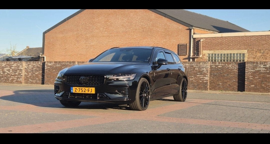 Volvo V60 T8 Twin Engine 390pk AWD Geartronic 2019 Zwart, Auto's, Automaat, 4 cilinders, 1972 kg, Zwart