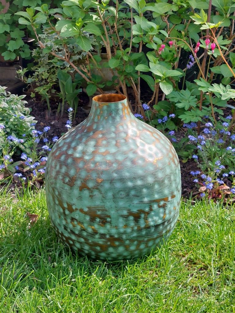 Groene metalen vaas van mrs. Bloom, Ophalen of Verzenden, Zo goed als nieuw, Groen, Overige materialen