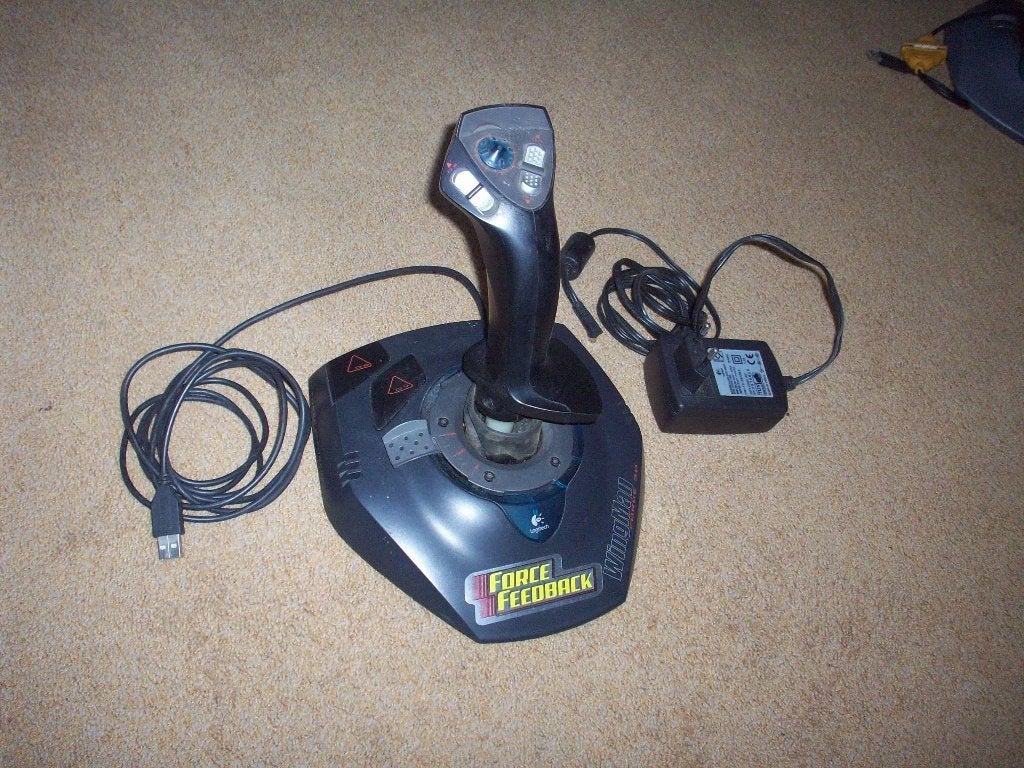 3 verschillende joystick's één incl voeding, Ophalen of Verzenden, Zo goed als nieuw