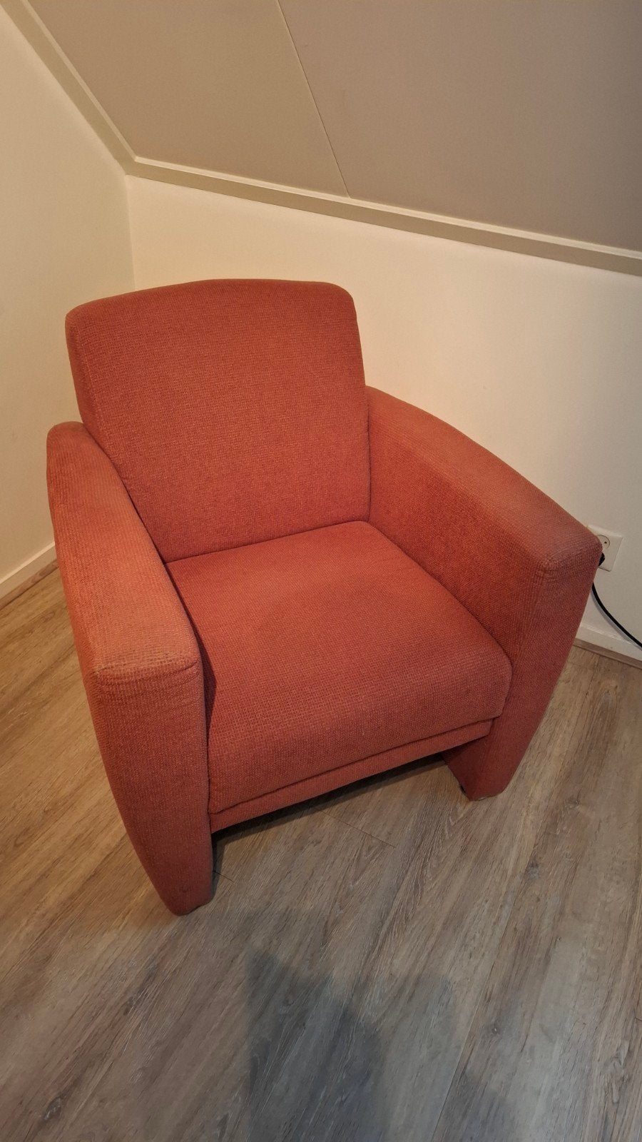 Comfortabele fauteuil in terracotta kleur, Ophalen, Gebruikt, 75 tot 100 cm, 75 tot 100 cm