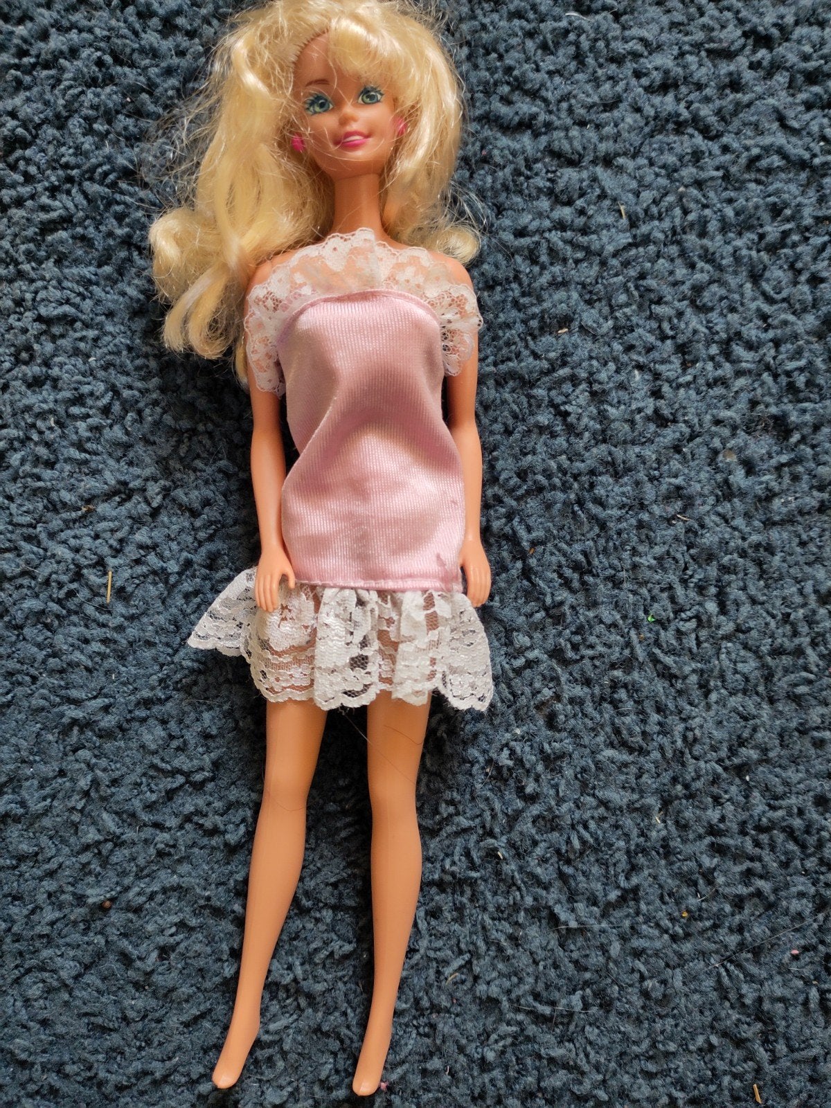 Barbie Mattel met roze oorbellen, Verzamelen, Ophalen of Verzenden
