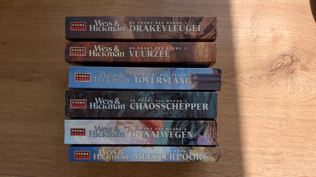 Weis & Hickman - De poort des doods, Boeken, Fantasy, Ophalen of Verzenden, Gelezen