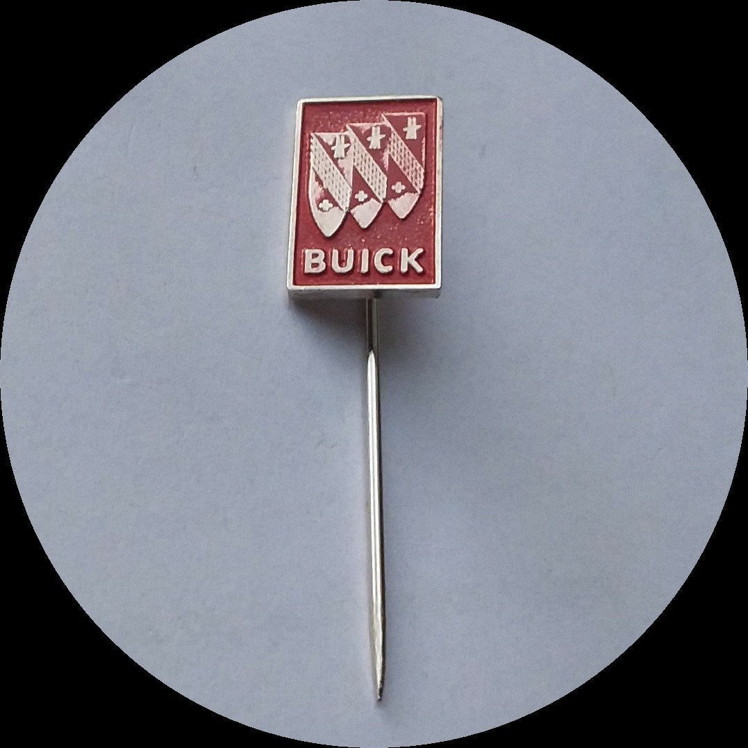 BUICK speldje, rood, Ophalen of Verzenden, Zo goed als nieuw, Transport, Speldje of Pin