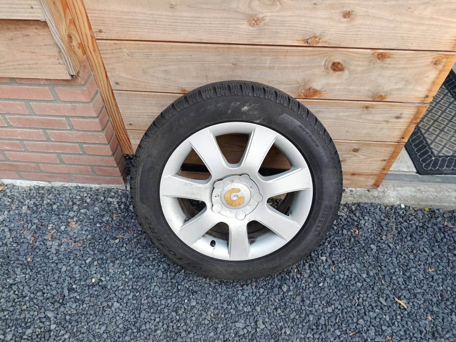 Pirelli Winterbanden met Velgen 205/55 R16, Ophalen, Gebruikt, 16 inch, Banden en Velgen
