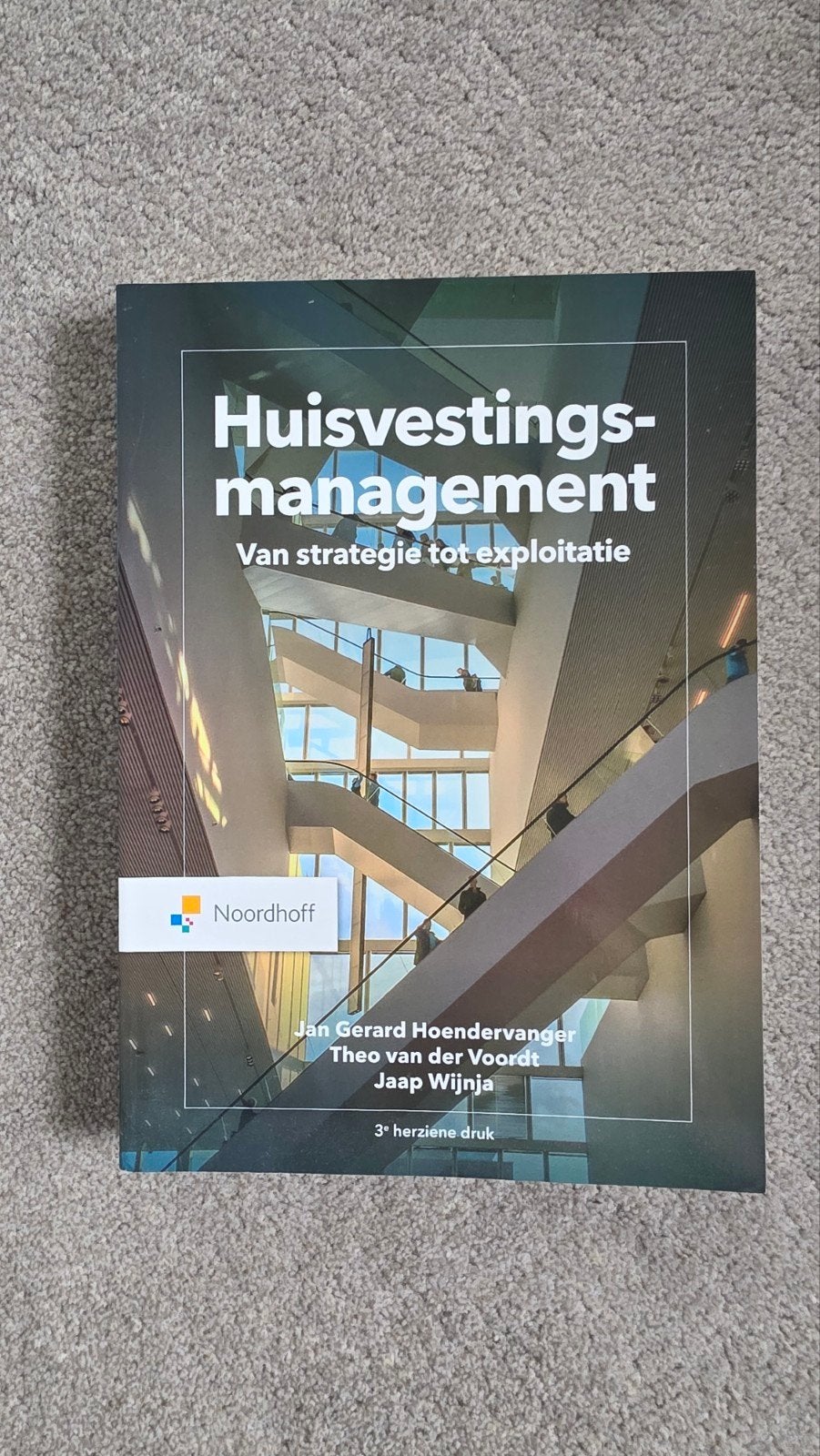 Huisvestingsmanagement: Van strategie tot exploitatie, Boeken, Studieboeken en Cursussen, Jan Gerard Hoendervanger, Theo van der Voordt, Jaap Wijnja