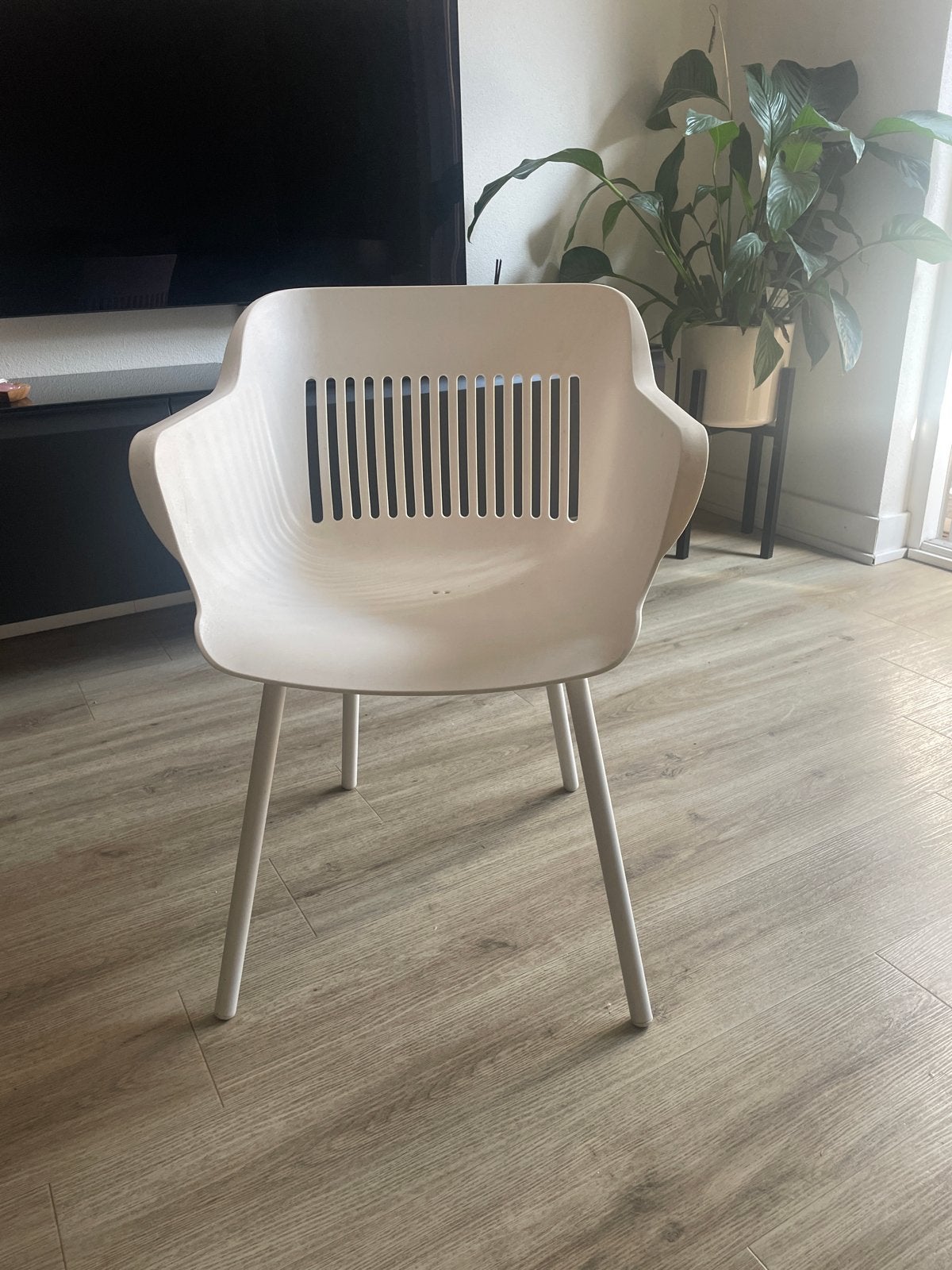 Comfortabele stoel, gebruikt maar nog goed voor een 2e ronde, Ophalen, Kunststof, Gebruikt, Wit
