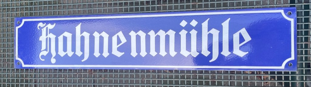 mooie emaille straatnaam ; Hahnenmuhle., Antiek en Kunst, Antiek | Emaille, Ophalen of Verzenden