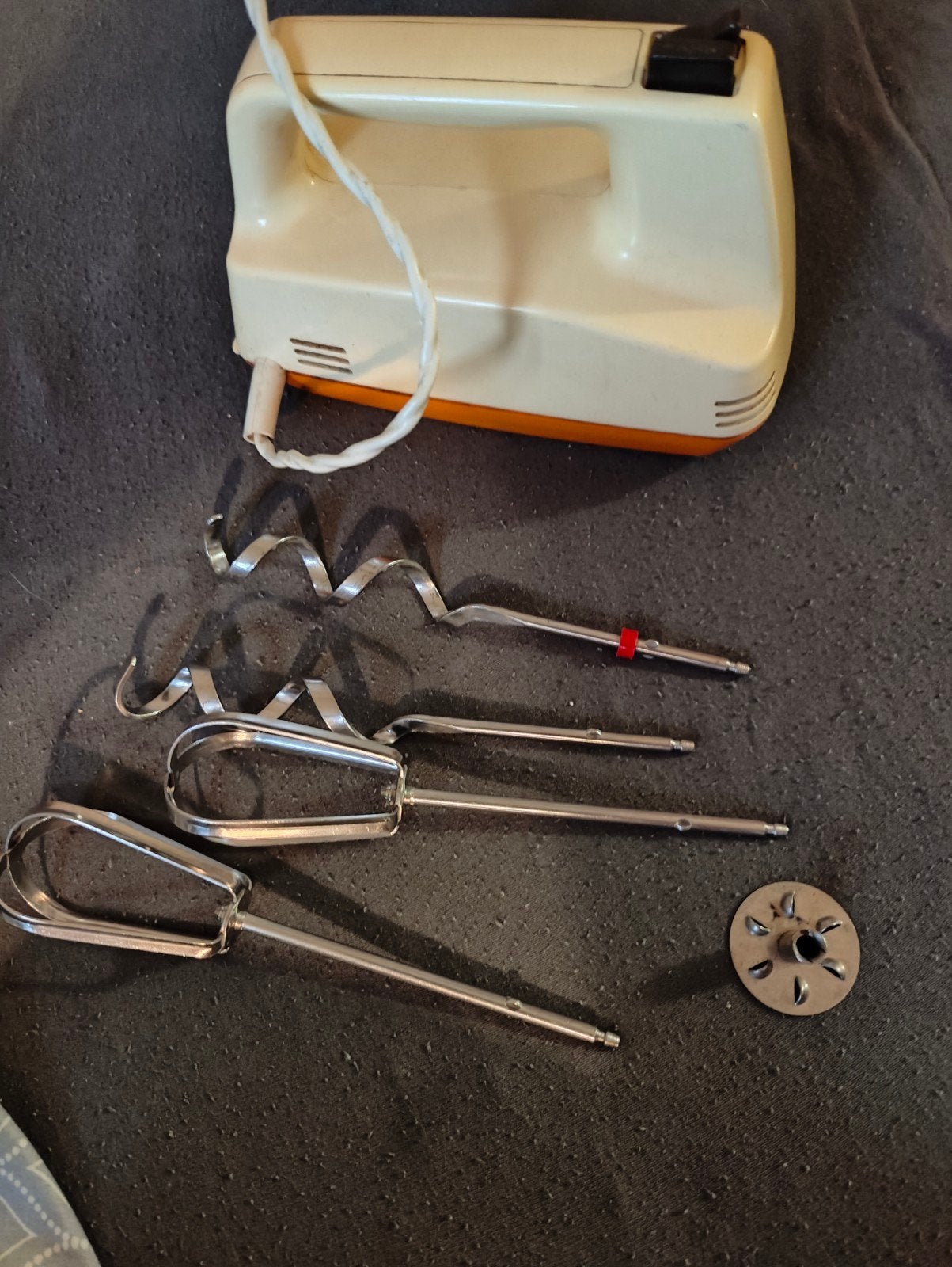 Vintage handmixer met kloppers en de eghaken, Ophalen, Gebruikt