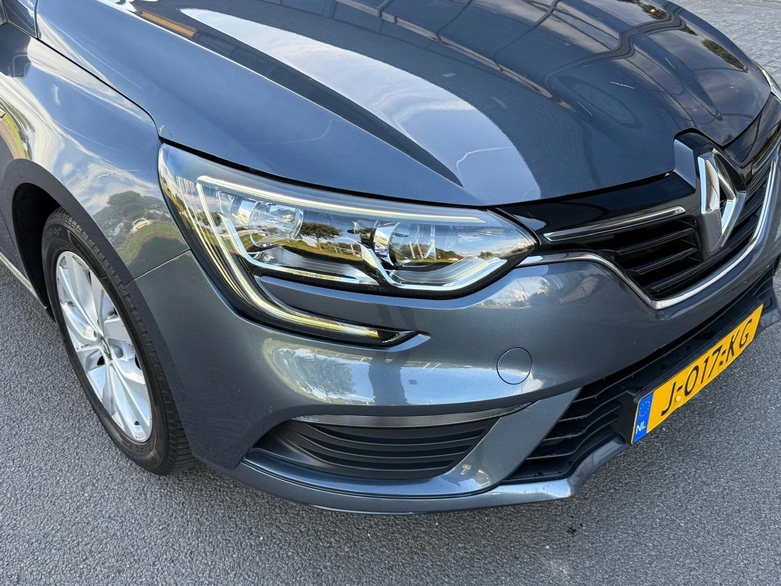 Renault Mégane Estate 1.3 TCe Limited/Automaat/Carplay/Airc, Auto's, Dealer onderhouden, Gebruikt, Euro 6, 4 cilinders