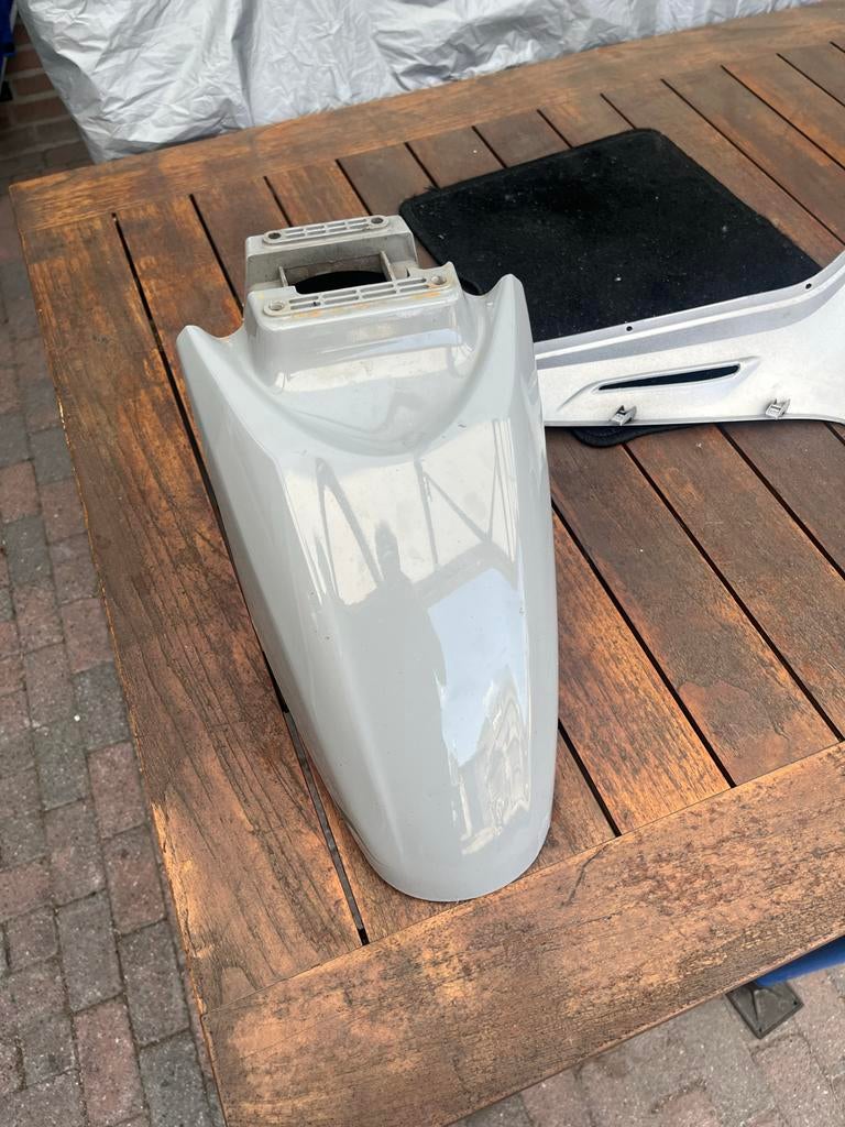 Piaggio Beverly 300/350 Diverse kapdelen , voorspatbord, Ophalen, Gebruikt