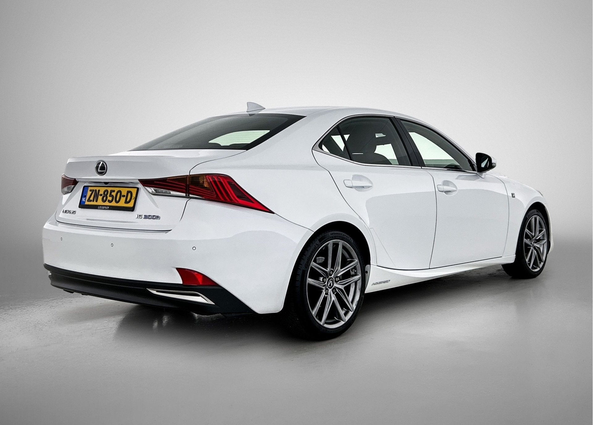 Lexus IS 300h Hybrid F-Sport Line | Adaptief Dempingsysteem, Auto's, Lexus, Achterwielaandrijving, Gebruikt, Leder en Stof, Wit