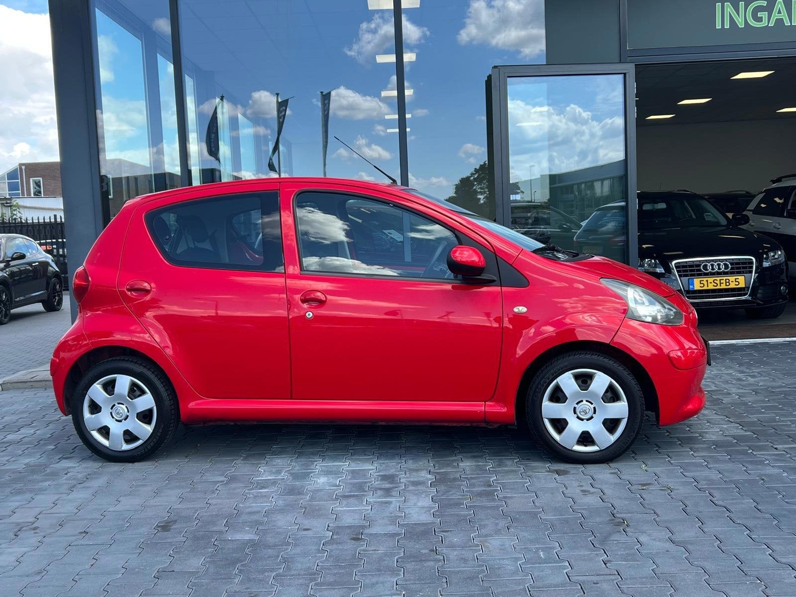 Toyota Aygo 1.0-12V 5DEURS AIRCO APK-09-2027, Auto's, Toyota, Voorwielaandrijving, Stof, Gebruikt, 4 stoelen