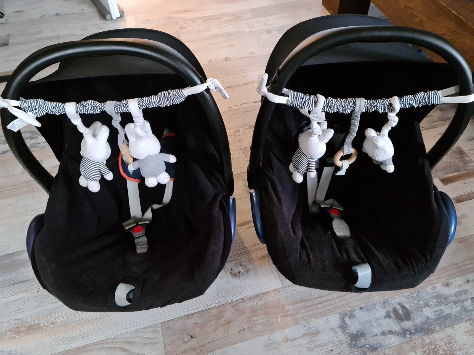 Maxi Cosi's met toebehoren - Ideaal voor tweeling!, Ophalen, Zijbescherming, 0 t/m 13 kg, Maxi-Cosi